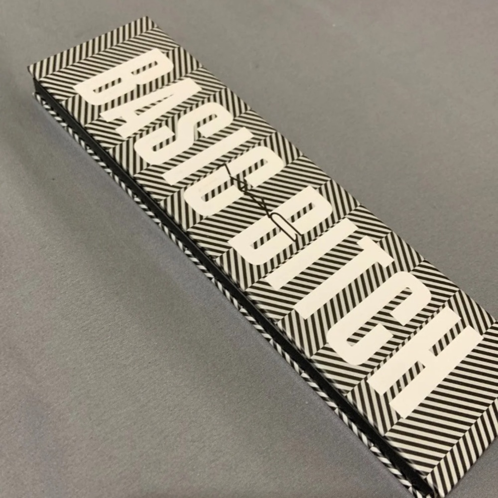 MAC Basic Bitch - Picture 2 of 3